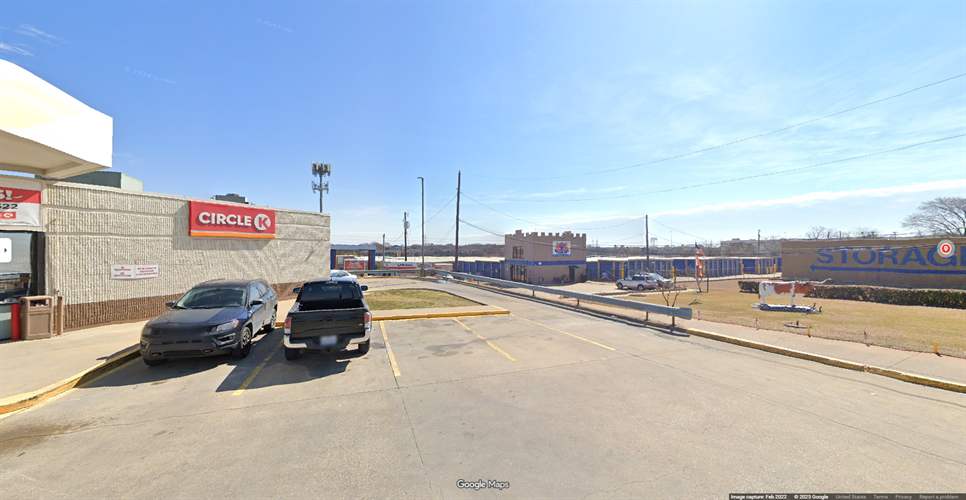 Macho Self Storage Irving